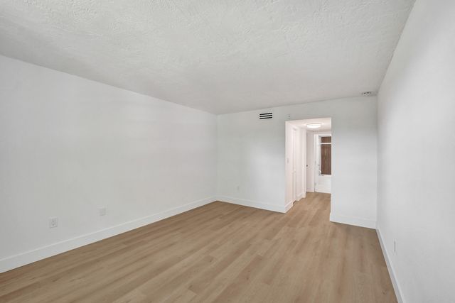 7300 NW 17th Street 305, Plantation, FL 33313