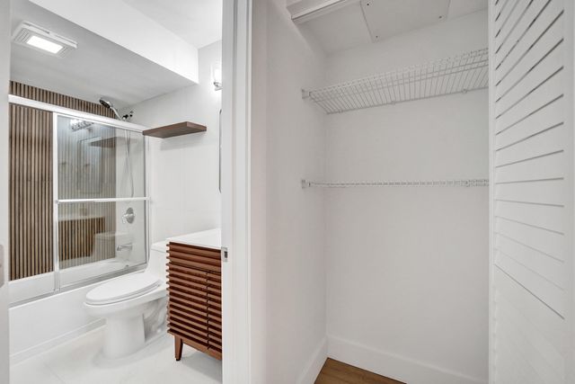 7300 NW 17th Street 305, Plantation, FL 33313