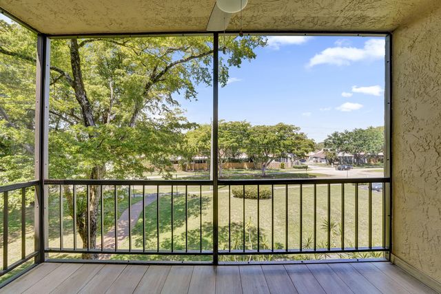 7300 NW 17th Street 305, Plantation, FL 33313