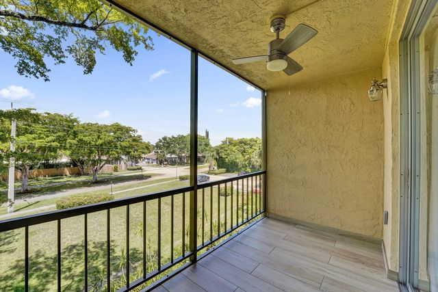 7300 NW 17th Street 305, Plantation, FL 33313