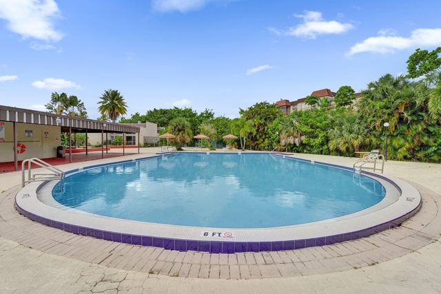 7300 NW 17th Street 305, Plantation, FL 33313