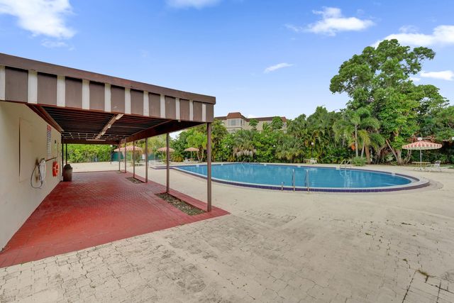 7300 NW 17th Street 305, Plantation, FL 33313