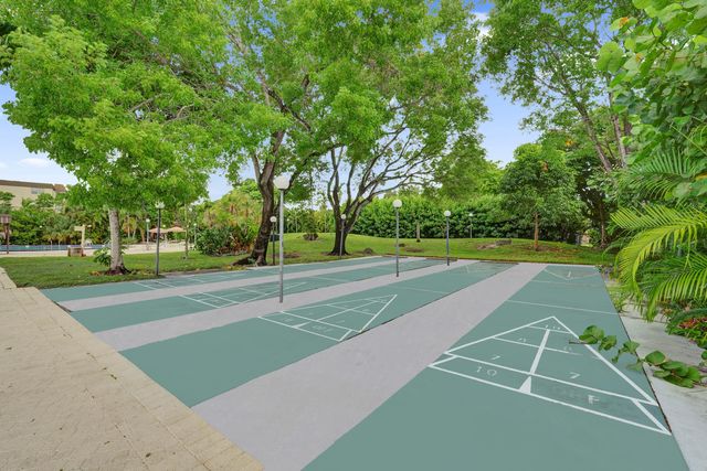 7300 NW 17th Street 305, Plantation, FL 33313