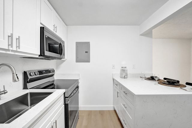 7300 NW 17th Street 305, Plantation, FL 33313