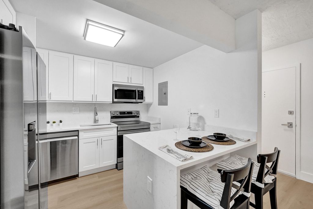 7300 NW 17th Street 305, Plantation, FL 33313