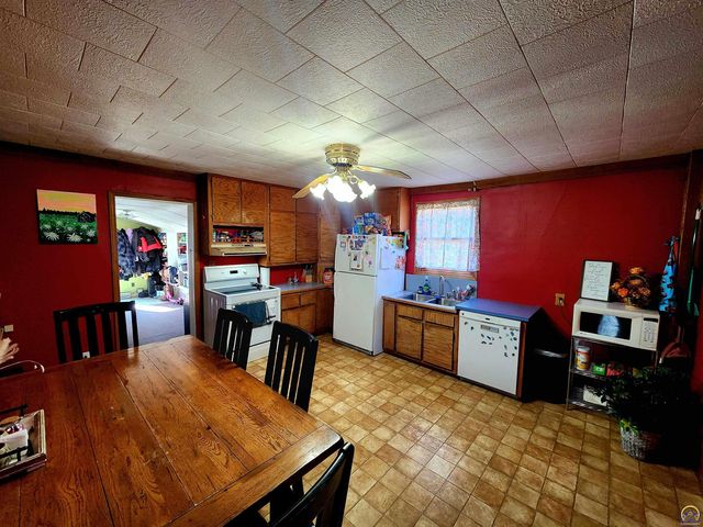 317 Chestnut ST, Everest, KS 66424