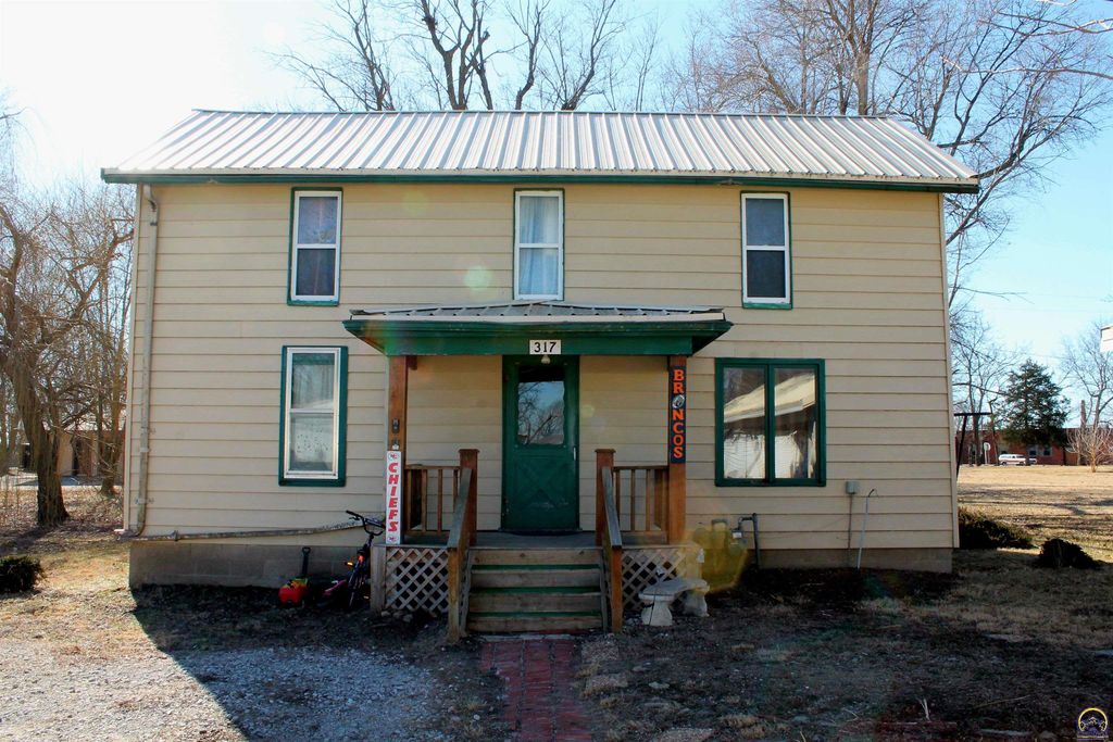 317 Chestnut ST, Everest, KS 66424