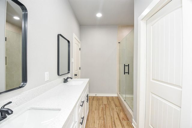 145 W Jackson Street, West Columbia, TX 77486