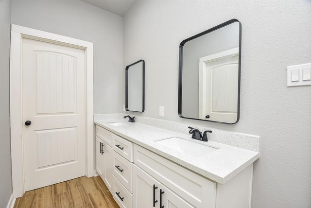 145 W Jackson Street, West Columbia, TX 77486