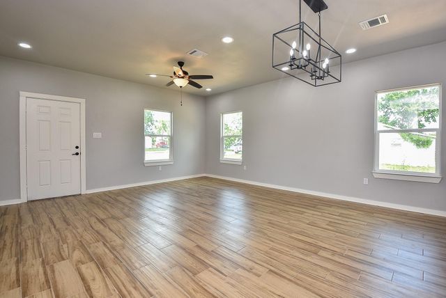 145 W Jackson Street, West Columbia, TX 77486