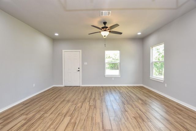 145 W Jackson Street, West Columbia, TX 77486