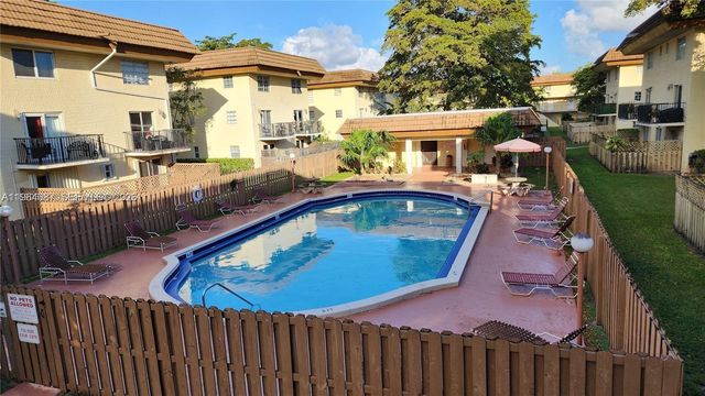 8600 SW 109th Ave 4-206, Miami, FL 33173