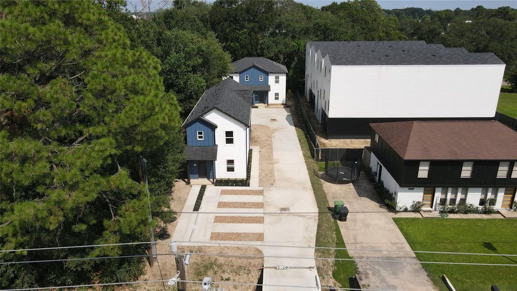 9441 Radio Road B, Houston, TX 77075