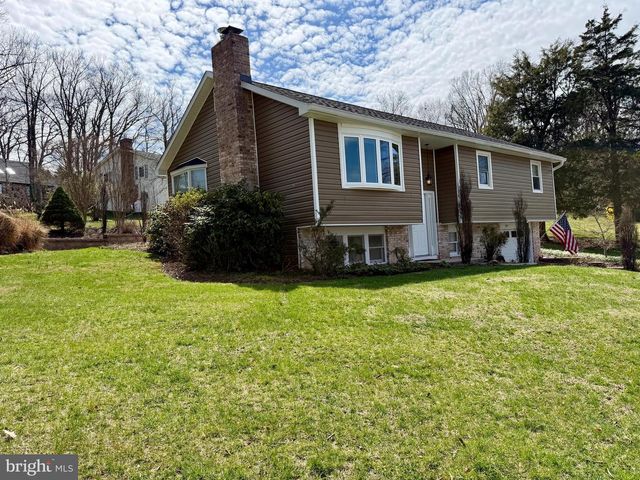 100 BUNKER HILL RD, New Cumberland, PA 17070