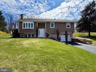 100 BUNKER HILL RD, New Cumberland, PA 17070