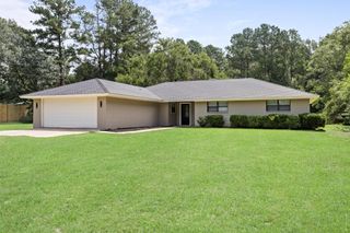 2126 Twin Bridges Road, Silsbee, TX 77656
