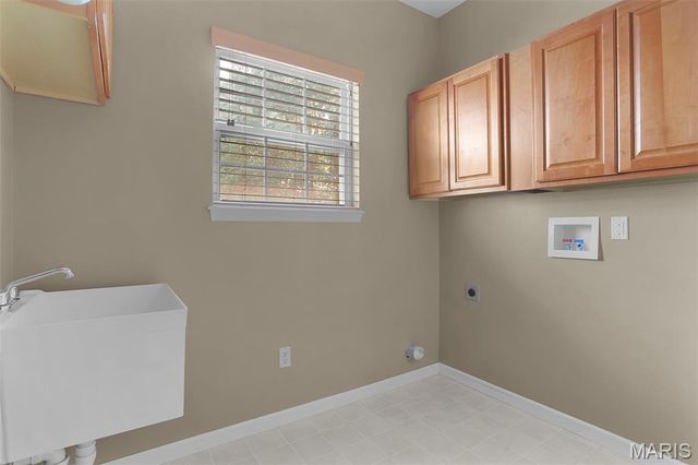 6 Crestwyck Court, Lake St Louis, MO 63367