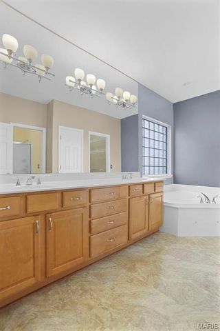 6 Crestwyck Court, Lake St Louis, MO 63367