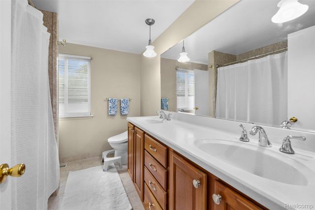 37174 Sunnydale Street, Livonia, MI 48154