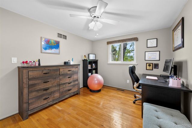 37174 Sunnydale Street, Livonia, MI 48154