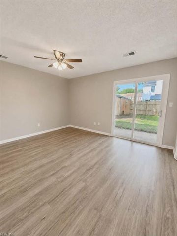 812 Tenure LN, Virginia Beach, VA 23462