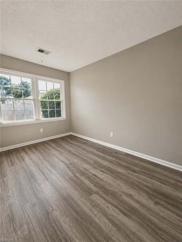 812 Tenure LN, Virginia Beach, VA 23462