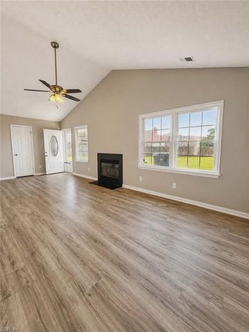 812 Tenure LN, Virginia Beach, VA 23462