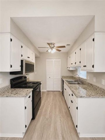 812 Tenure LN, Virginia Beach, VA 23462