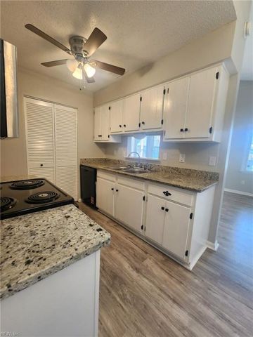 812 Tenure LN, Virginia Beach, VA 23462
