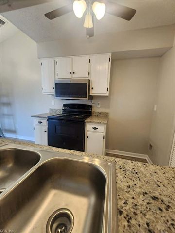 812 Tenure LN, Virginia Beach, VA 23462