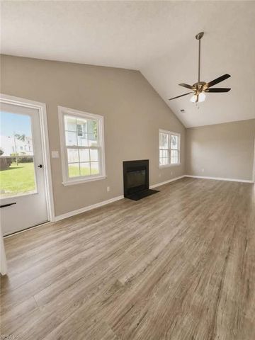 812 Tenure LN, Virginia Beach, VA 23462