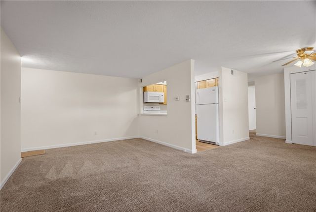 507 Hunters Path Rd 12, Bridgeville, PA 15017
