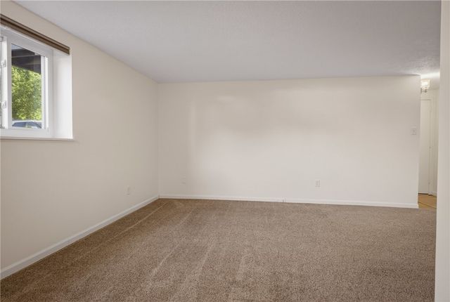 507 Hunters Path Rd 12, Bridgeville, PA 15017
