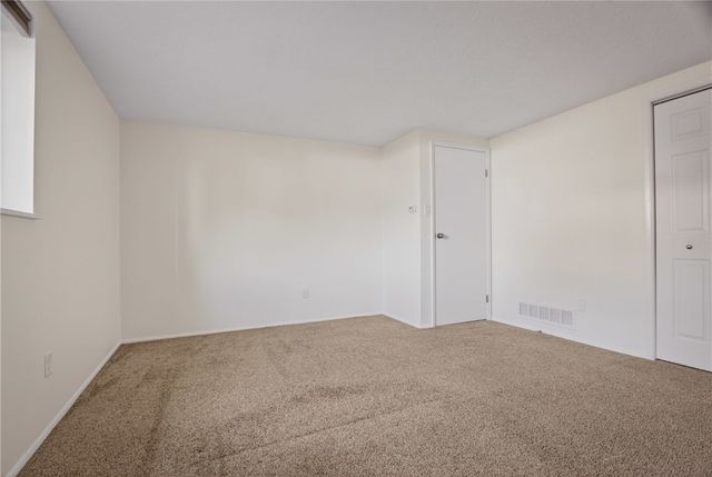 507 Hunters Path Rd 12, Bridgeville, PA 15017