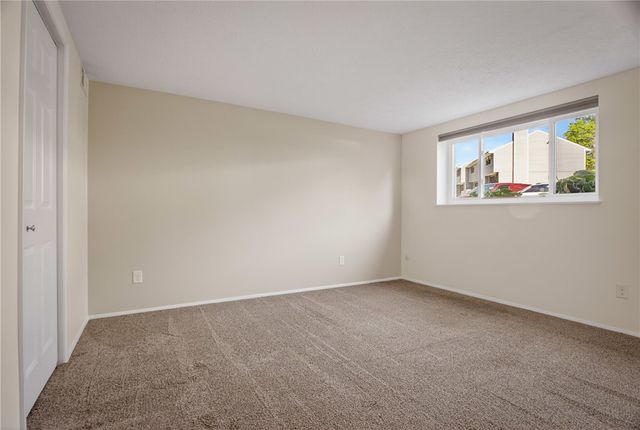 507 Hunters Path Rd 12, Bridgeville, PA 15017