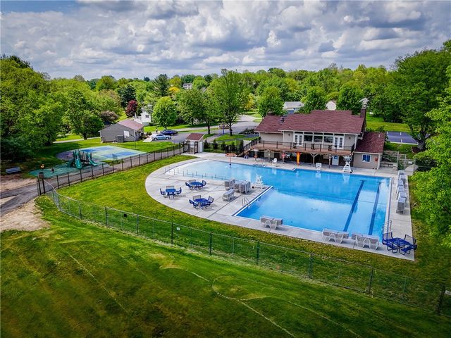 507 Hunters Path Rd 12, Bridgeville, PA 15017