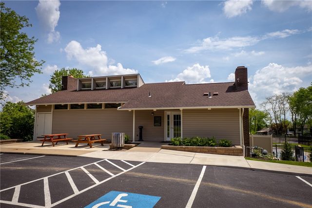 507 Hunters Path Rd 12, Bridgeville, PA 15017