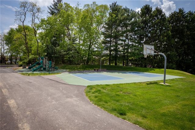 507 Hunters Path Rd 12, Bridgeville, PA 15017