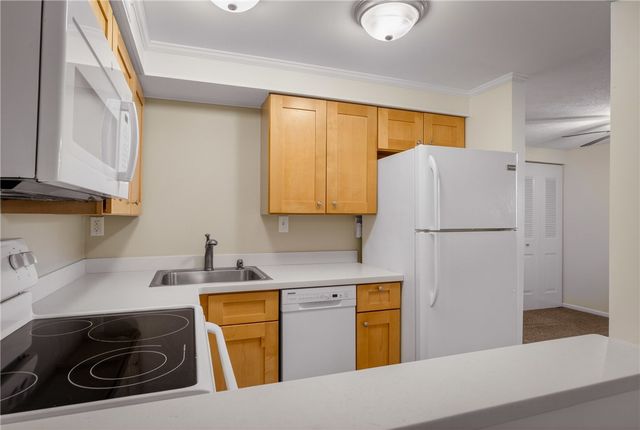 507 Hunters Path Rd 12, Bridgeville, PA 15017