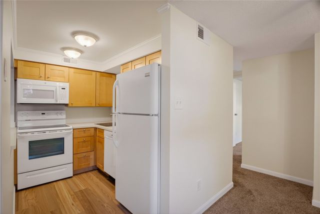 507 Hunters Path Rd 12, Bridgeville, PA 15017