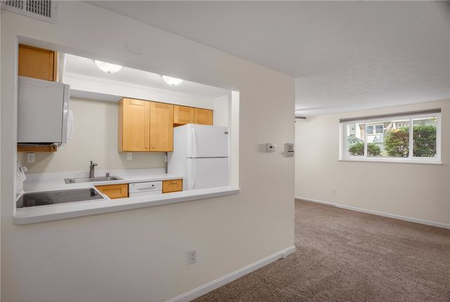 507 Hunters Path Rd 12, Bridgeville, PA 15017