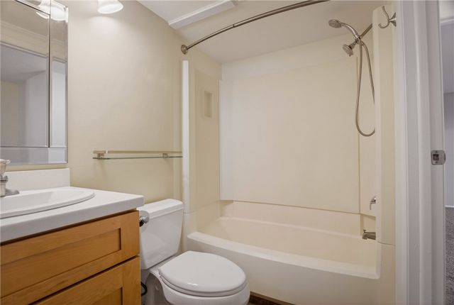 507 Hunters Path Rd 12, Bridgeville, PA 15017