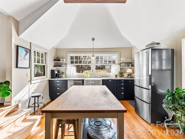 4 Duke Street, Asheville, NC 28803