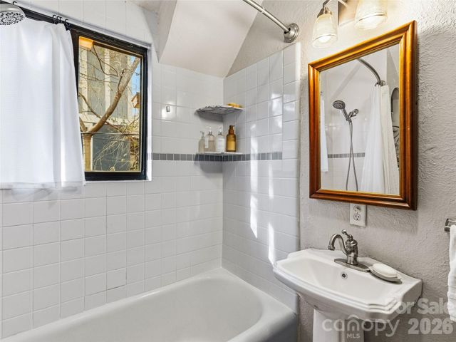 4 Duke Street, Asheville, NC 28803