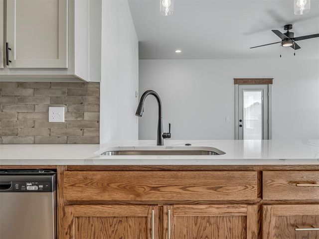 2240 E Thomas Terrace, Mustang, OK 73064