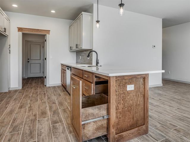 2240 E Thomas Terrace, Mustang, OK 73064