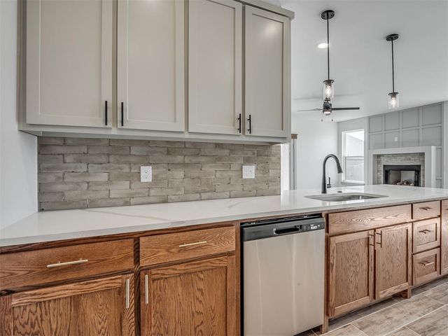 2240 E Thomas Terrace, Mustang, OK 73064