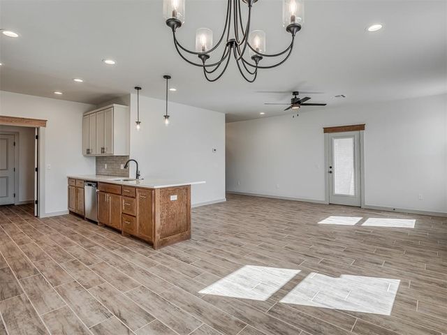 2240 E Thomas Terrace, Mustang, OK 73064