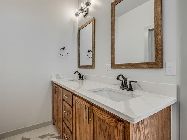 2240 E Thomas Terrace, Mustang, OK 73064