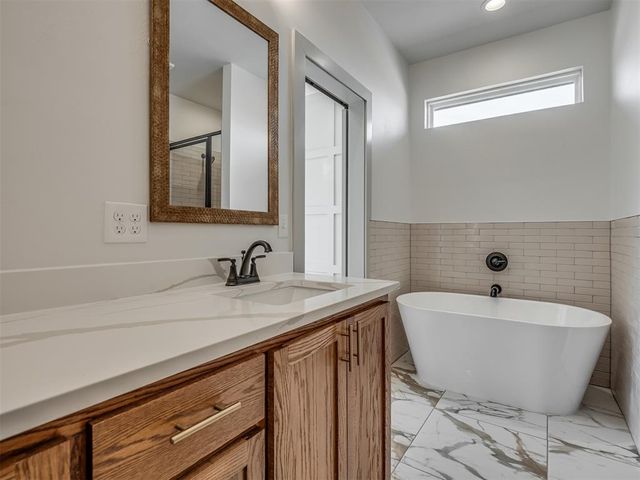 2240 E Thomas Terrace, Mustang, OK 73064